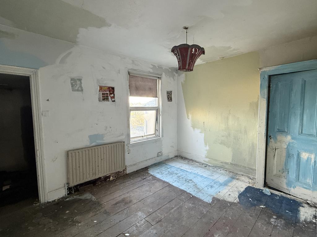 Lot: 4 - HOUSE FOR REFURBISHMENT - Bedroom 2 in House in Need of Refurbishment